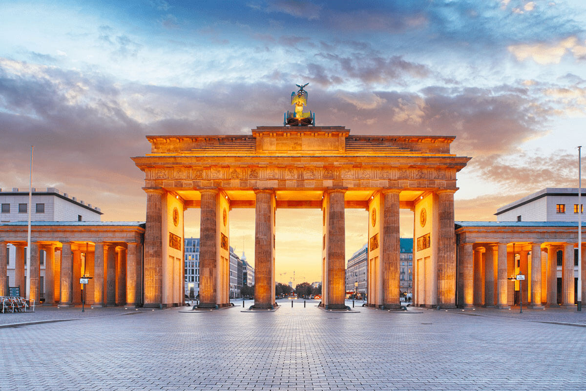 Das Brandenburger Tor steht in Deutschland, in der Hauptstadt Berlin.